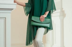 Elegante tunica in tessuto semitrasparente con fiocco decorativo  Ginette, verde scuro