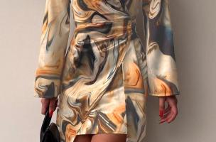 Mini abito elegante con maniche lunghe e stampa alla moda  Ninella, beige