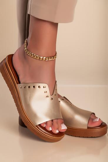 Sandali con rivetti decorativi, colore oro