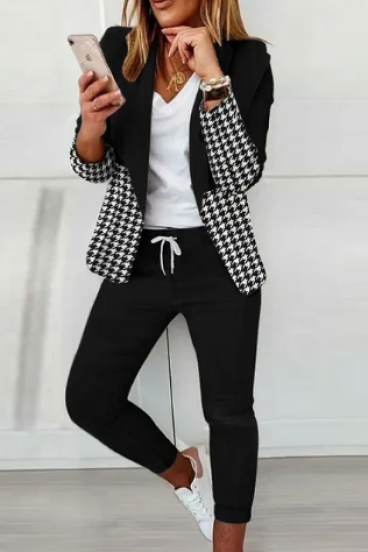 Elegante set blazer e pantaloni con stampa pepite Estrena, nero/bianco
