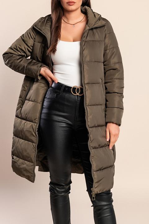 La modella è alta 170 cm e indossa una taglia S.