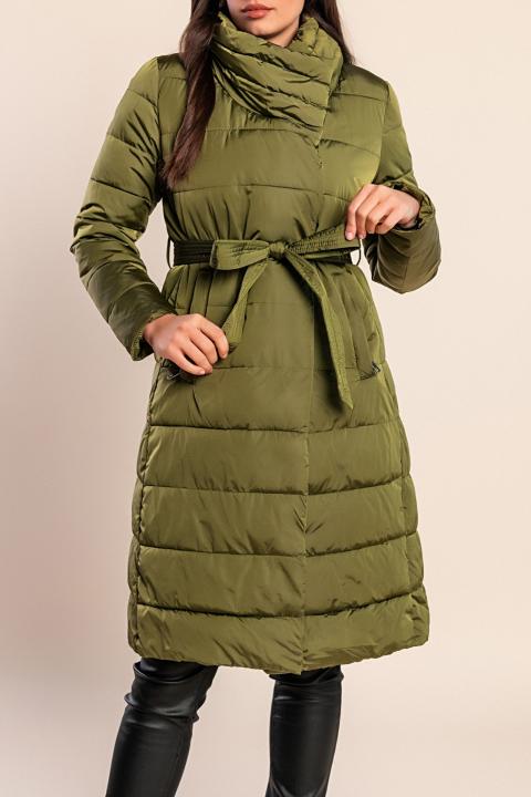 La modella è alta 170 cm e indossa una taglia S.