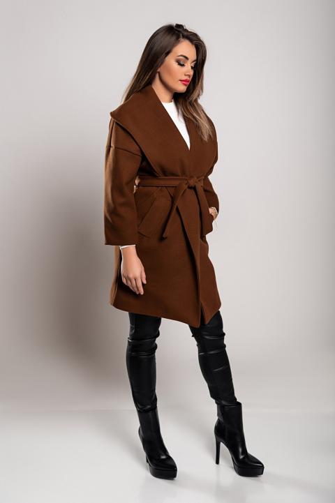 Elegante cappotto corto con ampio scollo, colore marrone