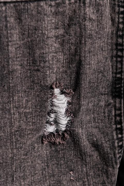 Giubbotto in jeans con strappi e perline Limoncina, nero