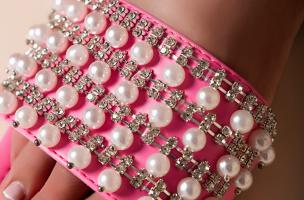 Sandali con dettagli di perline, rosa chiaro