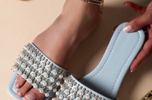 Sandali con perline decorative, colore azzurro