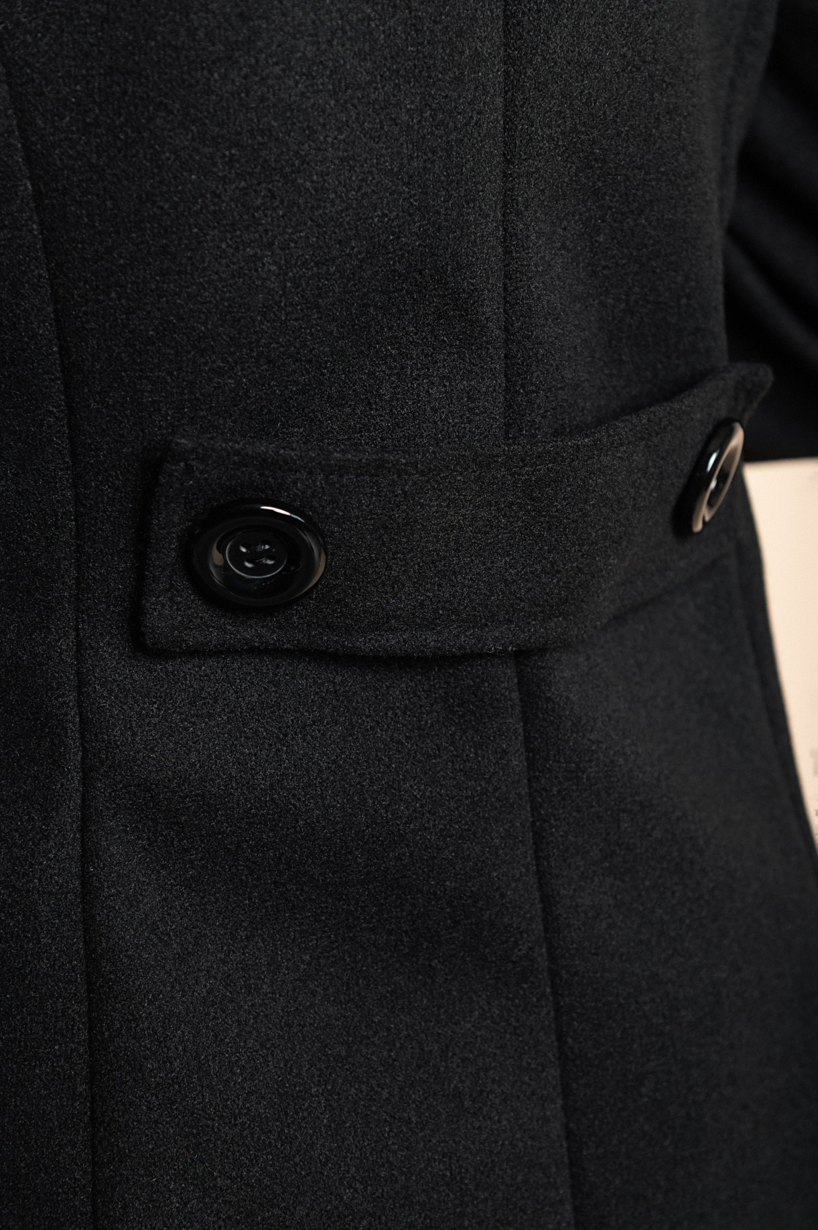 Cappotto elegante con bottoni, nero --67%